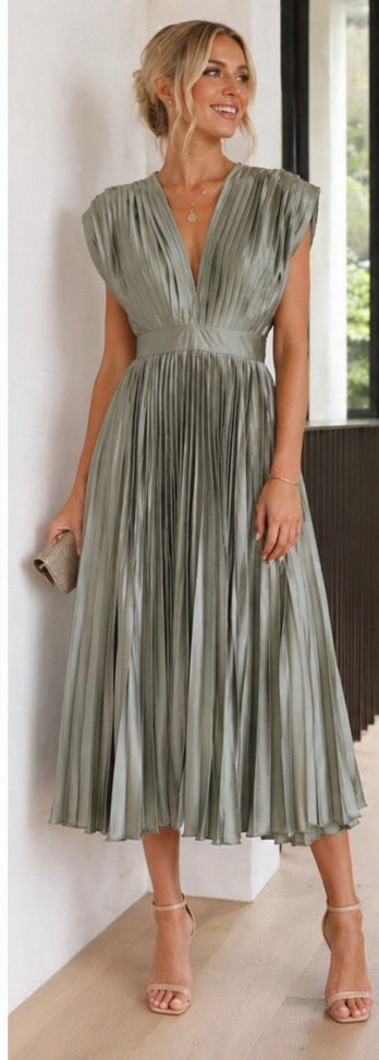 Philippa – Pleated Midi Dress
