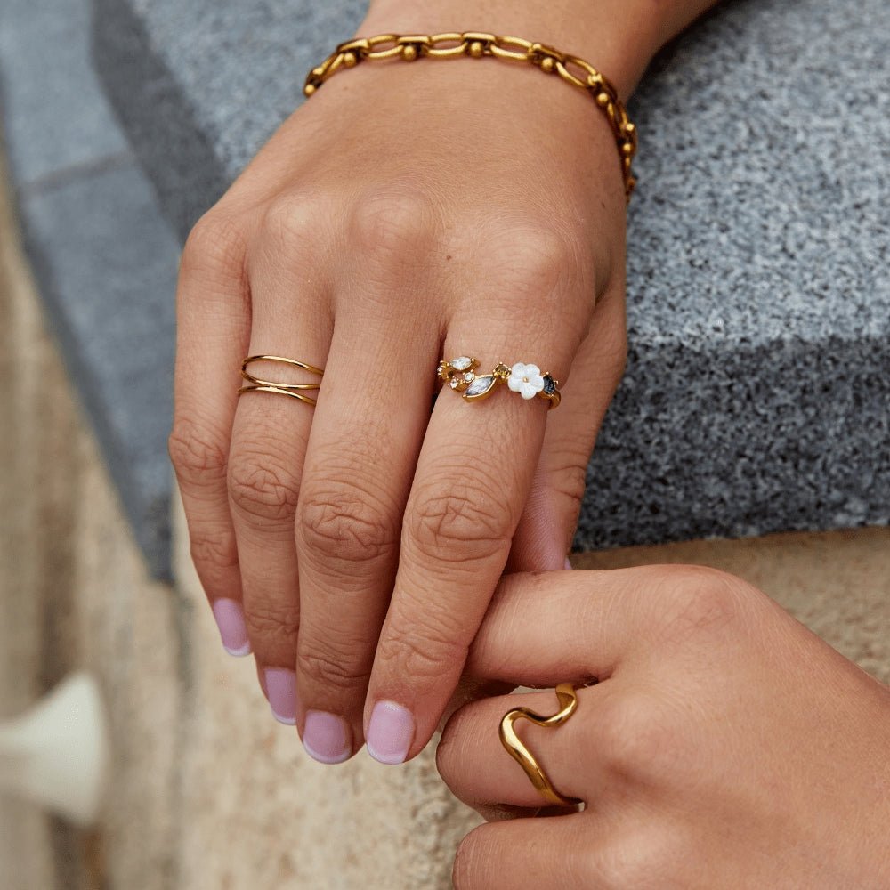 Crystal White Blossom Ring – Gold